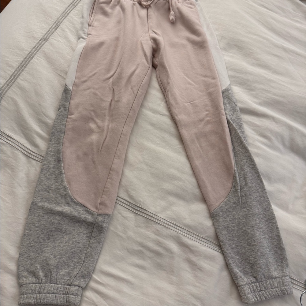 Aritzia Jogger Pants - Picture 2 of 5